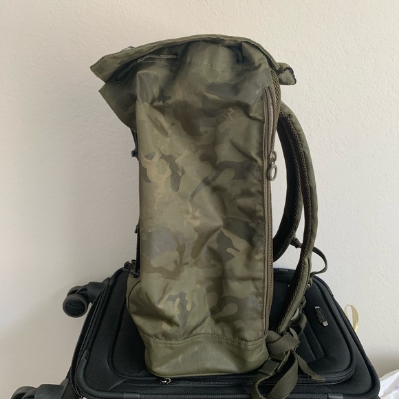 C6 Slim Camo Backpack - Picture 6 of 10